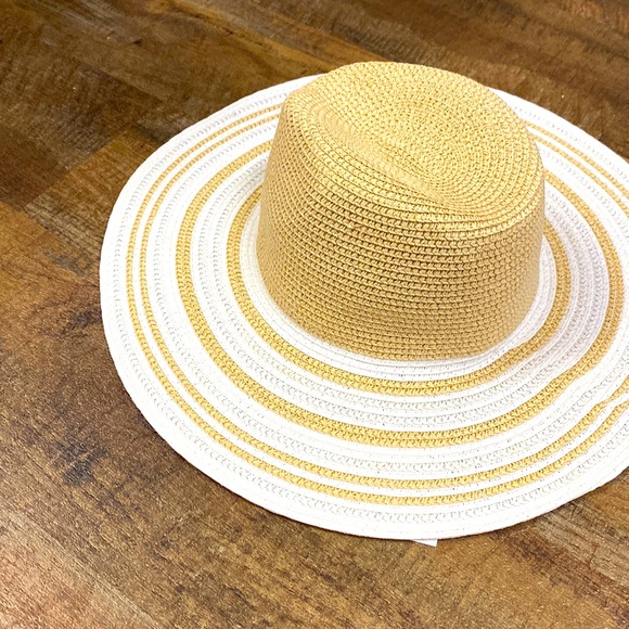 Gold/White hat as is - Picture 1 of 4